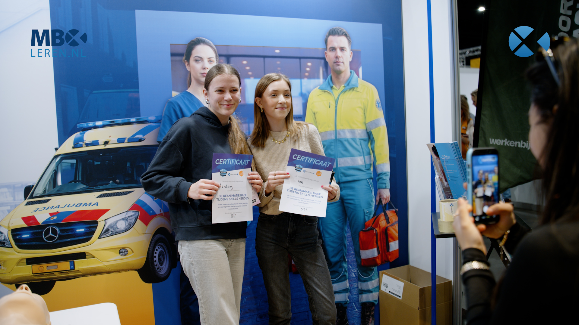 Deelnemers met hun certificaat van de Reanimatie Race